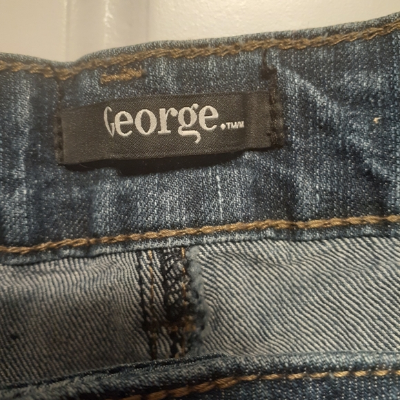 Embellished Pocket Jeans - Picture 4 of 6